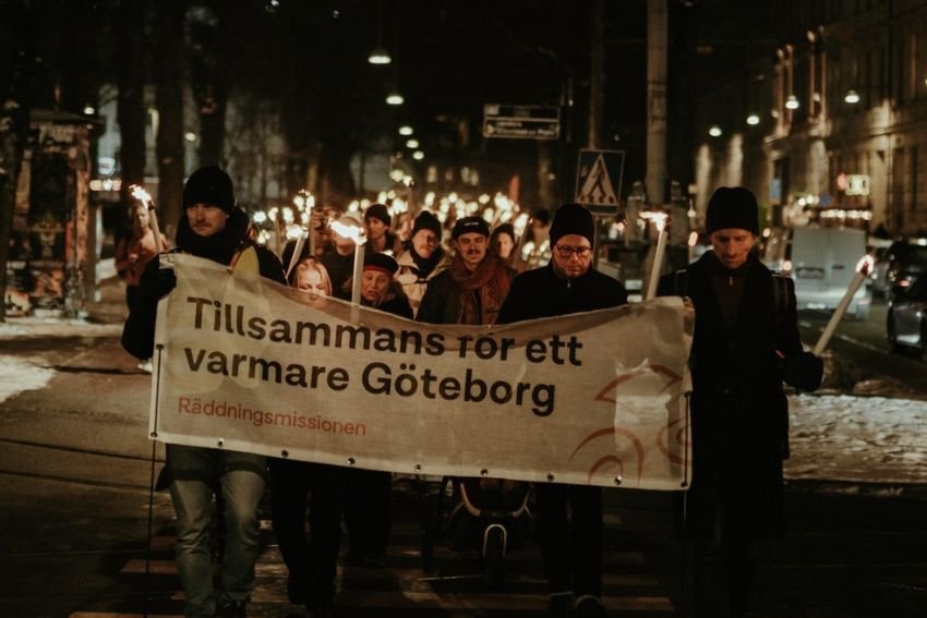 Fackeltåg med Räddningsmissionen